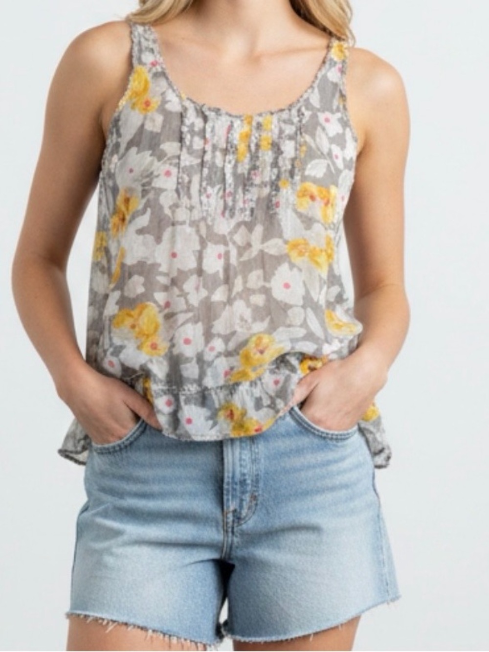 HOLLISTER 🌼 Floral Gray and Yellow Women's Top